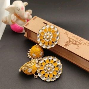 Stylish design earrings